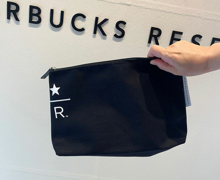 スターバックス リザーブ ポーチ ブラック 1,800円。
