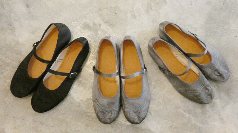 シックなデザインなので、カジュアルなウエアにもドレッシーな装いにも合わせやすいとのこと。