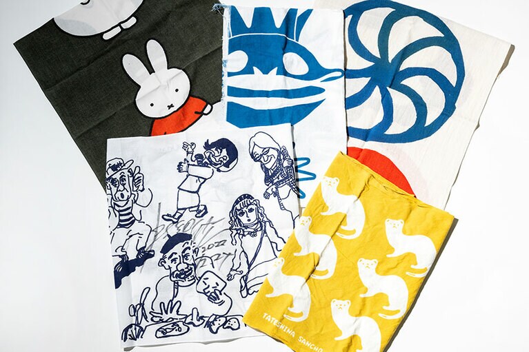 お気に入りの各種手ぬぐい。左下のはイッセー尾形さんのサイン入り。