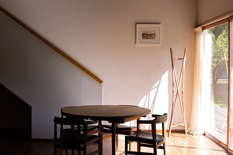 ホリデーホーム。「休日の家」の名にふさわしく、落ち着いた空間に。