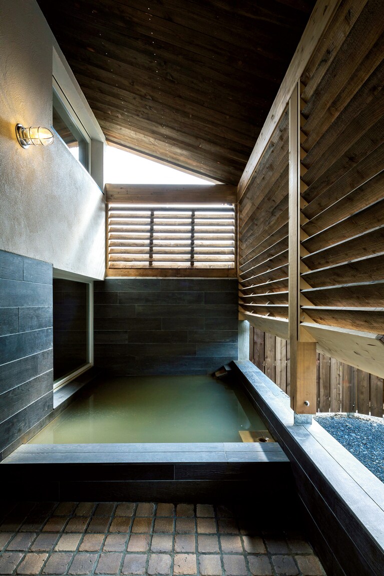 【川島旅館】予約制の貸切露天風呂は1回 2,500円。