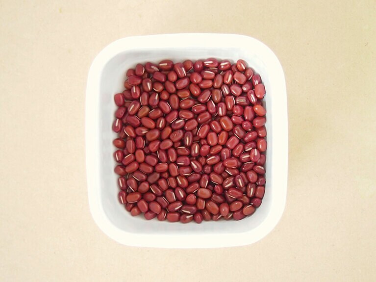 【材料(2人前)】小豆：50g／水：1,000cc。