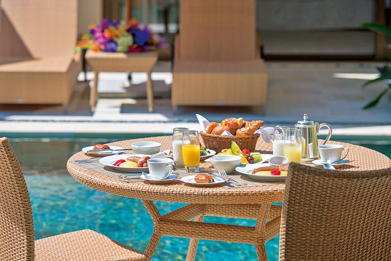 ルームサービスを注文して、ヴィラにおこもりも素敵。