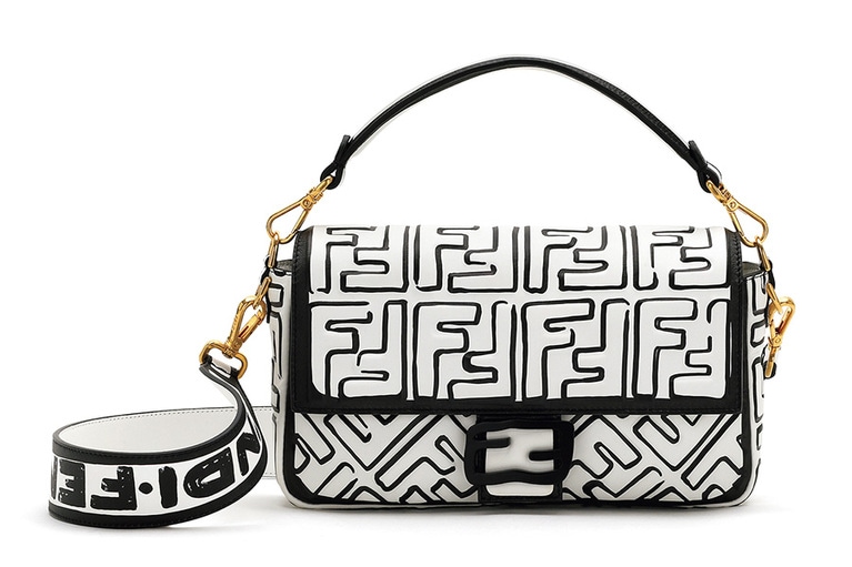 アイコンバッグの「バゲット」はパッド付きレザーで登場。BAG H14×W26×D4cm 348,000円(予定価格)／フェンディ