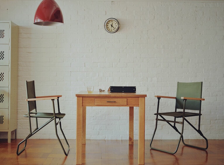 ダイニングテーブルと合わせやすいデザイン。