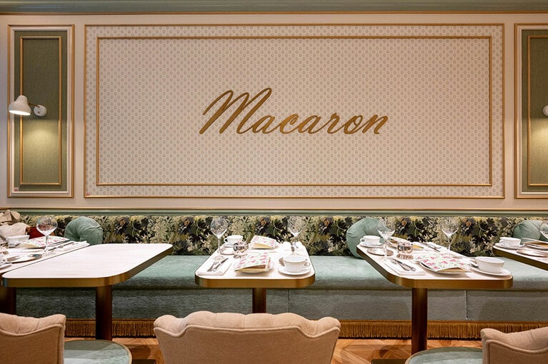 46席あるサロン・ド・テ。