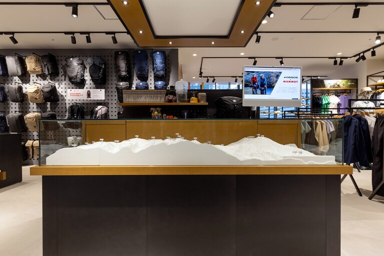 “日本一楽しい街”博多に誕生した日本一楽しいアウトドアストア「マムート 福岡天神」