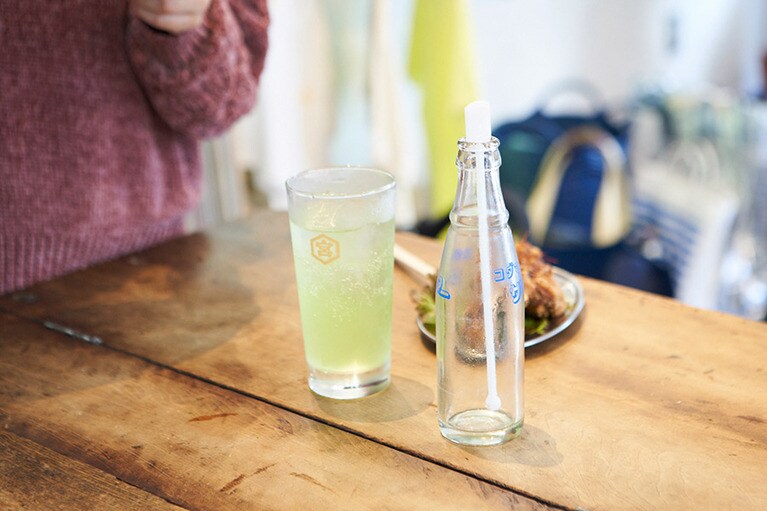 青リンゴサワー(セット400円)。もちろん「ナカ」はキンミヤ焼酎。