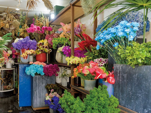 南青山のフローリスト Logi で 存在感たっぷりで持ちのよい花を買う