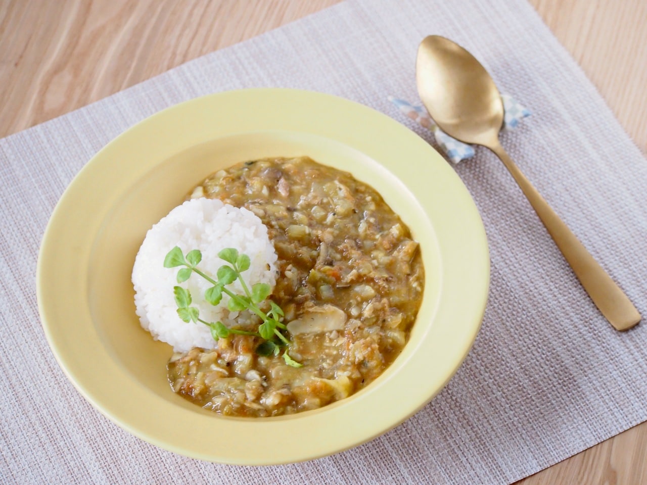 鯖とキャベツの甘酒カレー。甘酒を入れると、カレールウを使わなくてもコクのある味わいに。