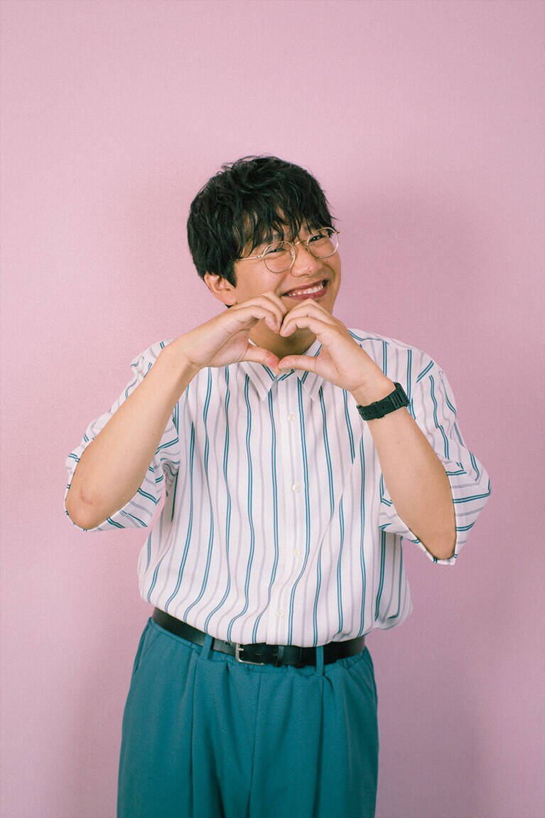 ミキ・亜生さん。『保護ネコに幸せにしてもらった僕の推しネコ活』（主婦の友社）より