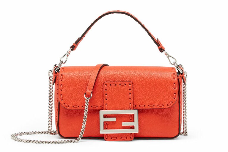 「ミニ バゲット」 H13×Ｗ20×D5cm 346,500円／フェンディ（フェンディ ジャパン）