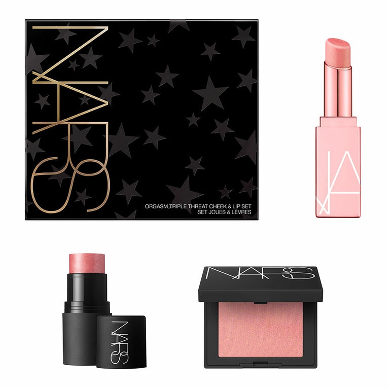 NARS オーガズム トリプルスレット チーク＆リップセット 左から時計回りに：アフターグロー リップバーム 3420 ORGASM (現品サイズ)、ブラッシュ ミニ 4100 ORGASM、ザ マルティプル 1517N ORGASM (ともにミニサイズ) 6,380円(数量限定発売中)。