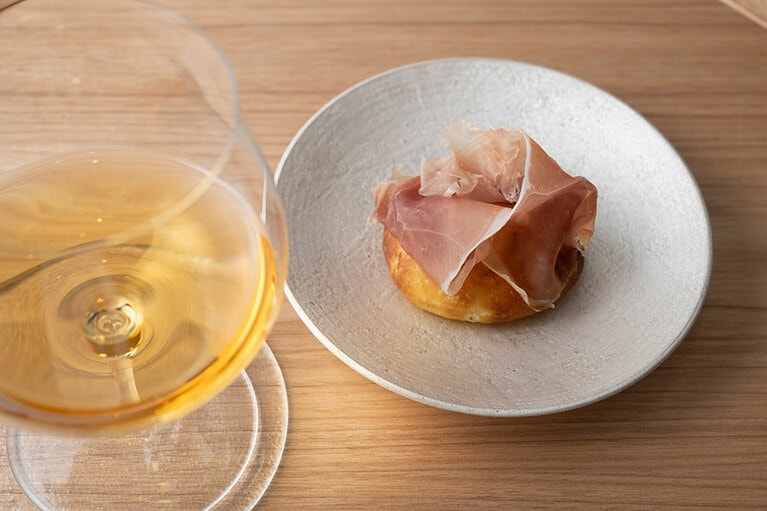 切りたての生ハムがほんのり溶ける。