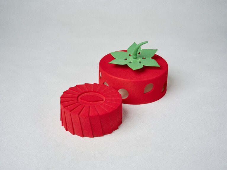 新作「ストロベリー」6,912円。直径12cm×高さ11cm。