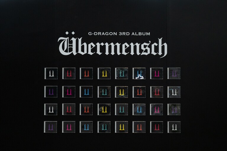 3rdアルバムのアートワークがずらりと並んでいる。