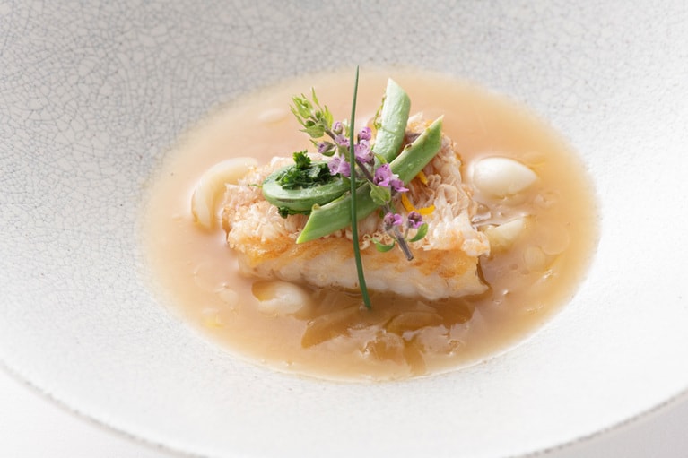 メインの一皿、「若狭ぐじ ゆり根 こごみ 柚子」。