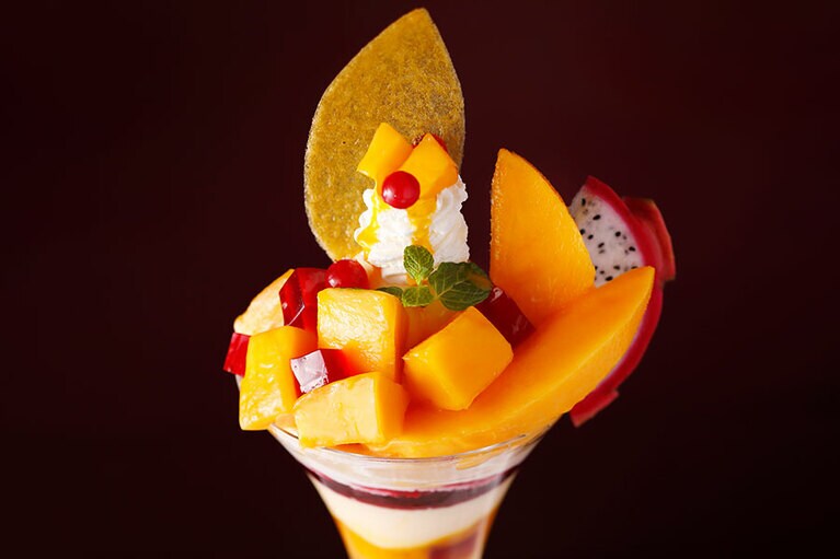 「沖縄県産 アップルマンゴーのスペシャルパフェ」3,800円。