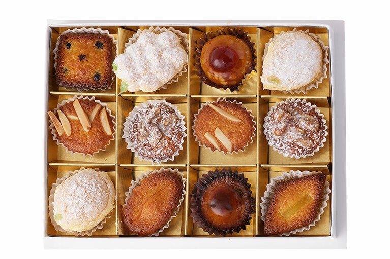 プティ・フール・ドゥミ・セック 12個入り 1,720円、18個入り  2,250円。