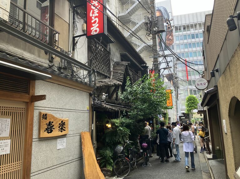 「さぼうる」は相変わらず大人気で行列ができていた