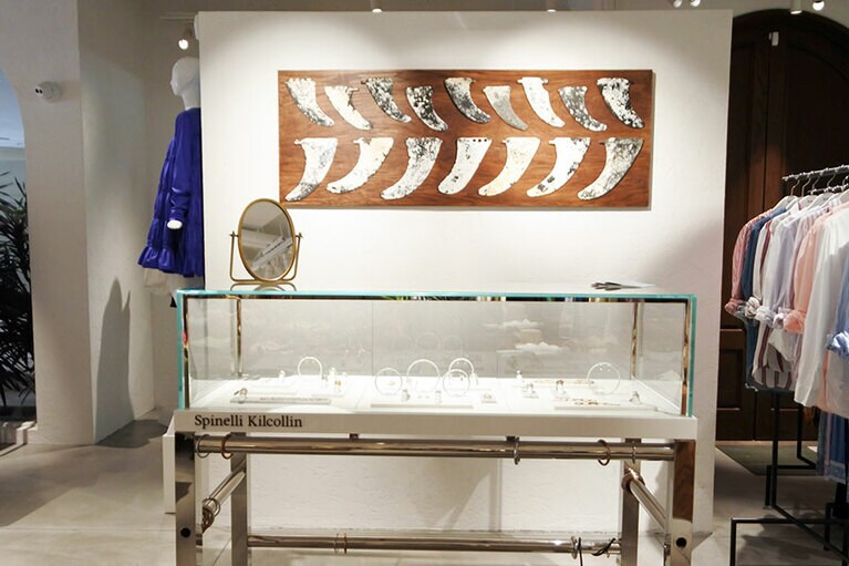 ノースショアのライフガードにして伝説のボディサーファー、マーク・カニングハムの作品。