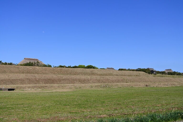 大陸との交易がさかんだった頃の王都を再現した“原の辻遺跡”。