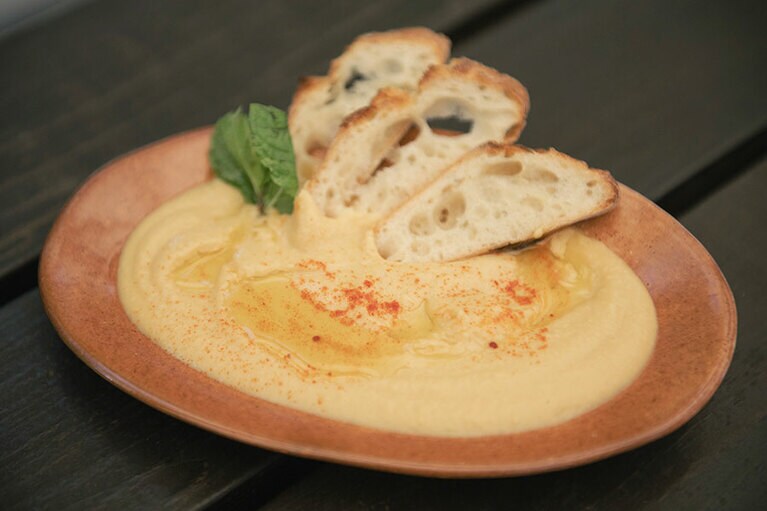 思いのほか簡単に作れるフムスは、日常でも作りたくなるおいしさ。