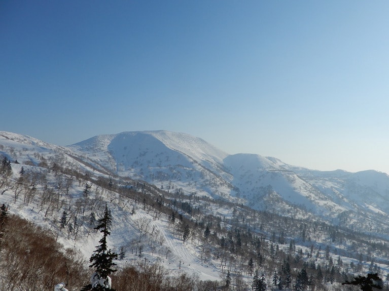 雄大な自然のキロロ。朝里の頂上に向かうゴンドラから撮った余市岳が美しい。