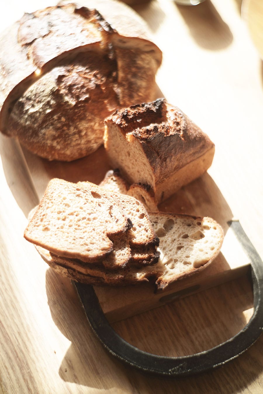 昨年オープンした「OKUZOE SEIPAN」のパンが最近のお気に入り。「小麦・塩・水だけで作られたシンプルなパンは、ごはんのように毎日食べられる、実直な美味しさ」(広沢さん)