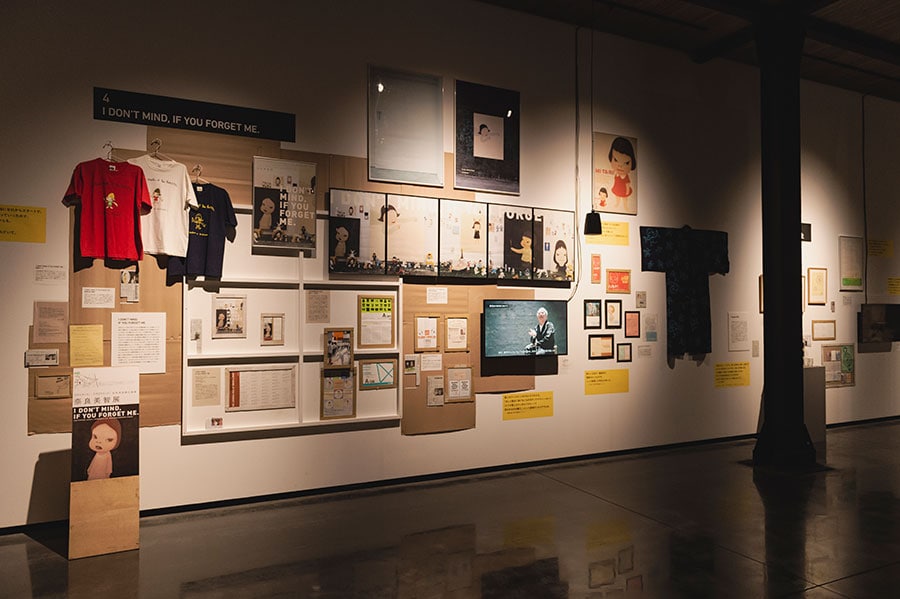 最初の展示室では9つの切り口に分けられ紹介されている。写真は第1回目の展覧会「I DON‘T MIND, IF YOU FORGET ME」の資料展示スペース。