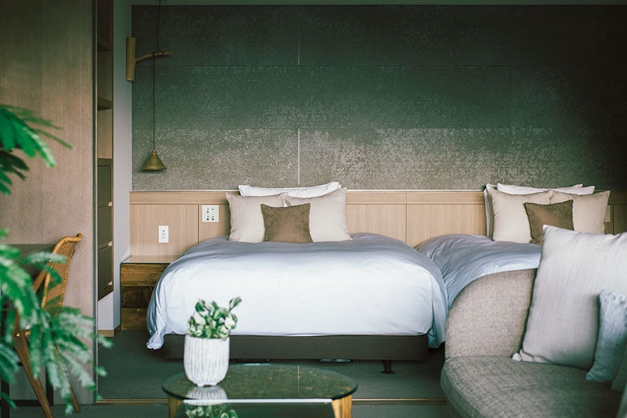 ベッドはシモンズ社との共同開発。オリジナルのルームウェアに着替えて質のよい眠りを。