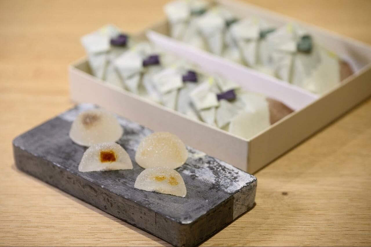 「円雨（つぶらう）」。檸檬と梅のグラッセゼリー。2粒378円（春夏限定）。