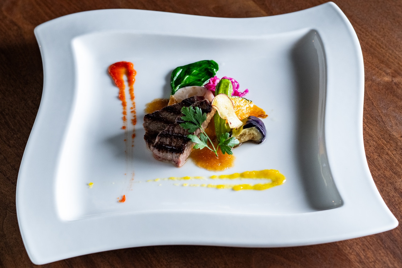 「佐賀産の和牛モモ肉のグリル」。