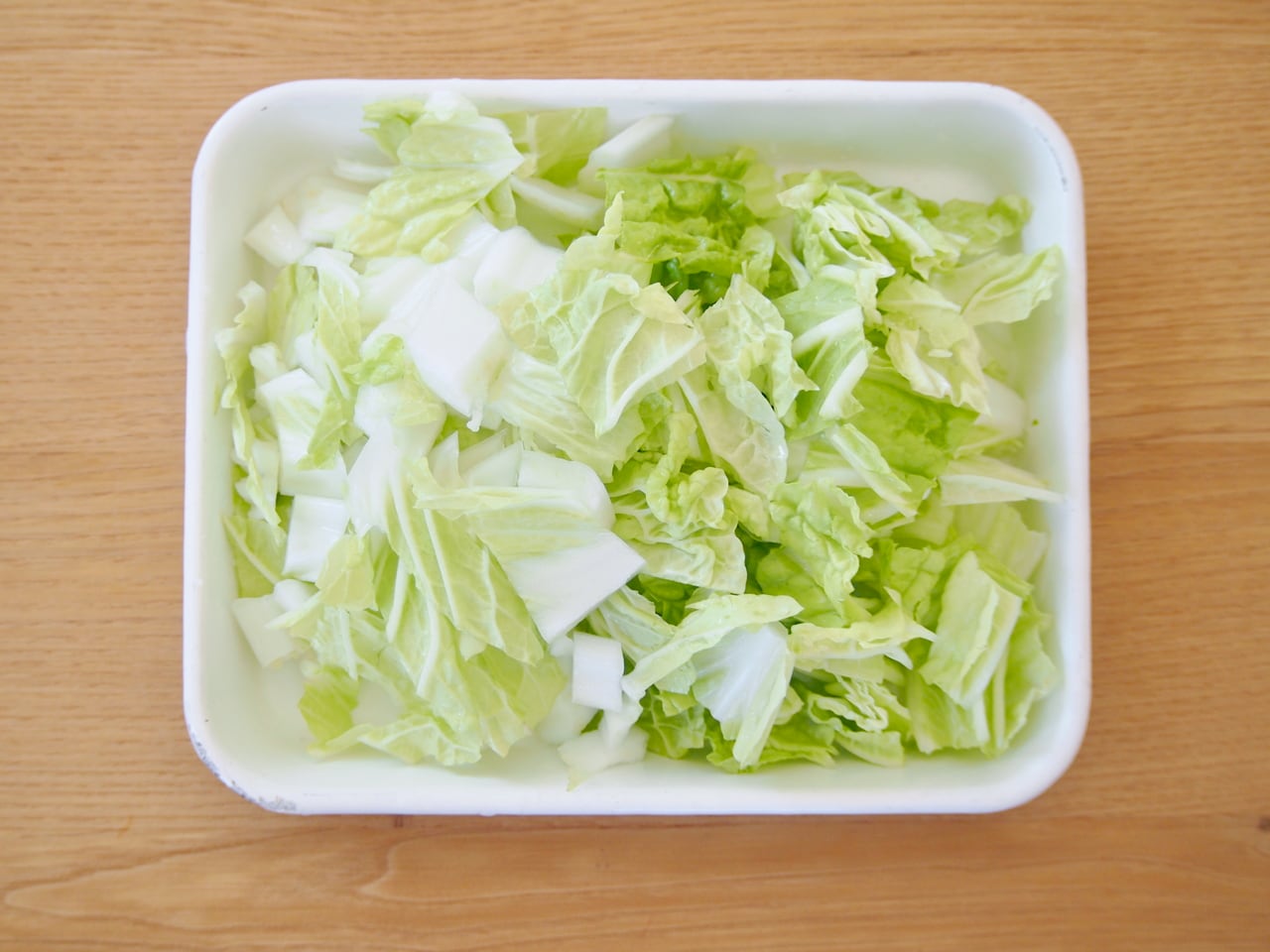 白菜は食べやすい大きさに切る。