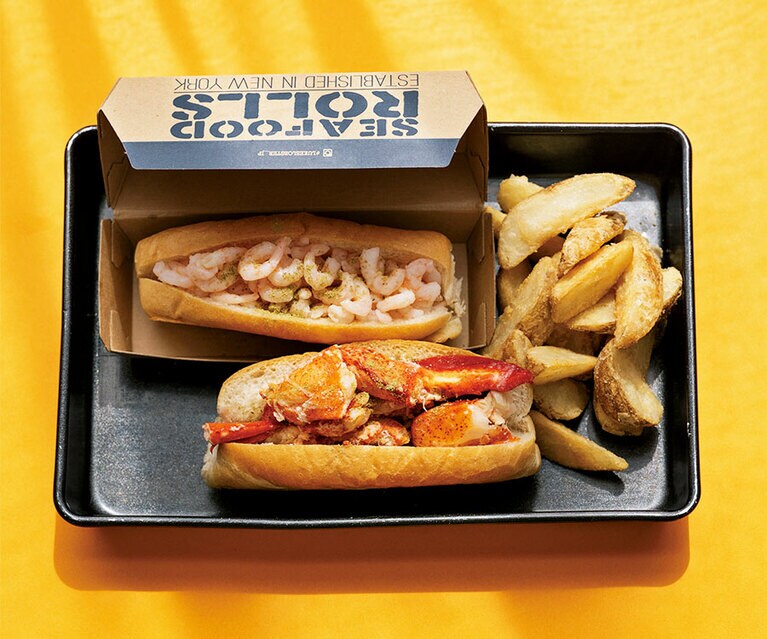 DIYロブスター＆シュリンプロールキット〈2食分（ロールパン、シーフード、フレンチフライ、LUKE'Sシーズニング、スリラチャソース）〉5,200円（送料込）／LUKE’S LOBSTER