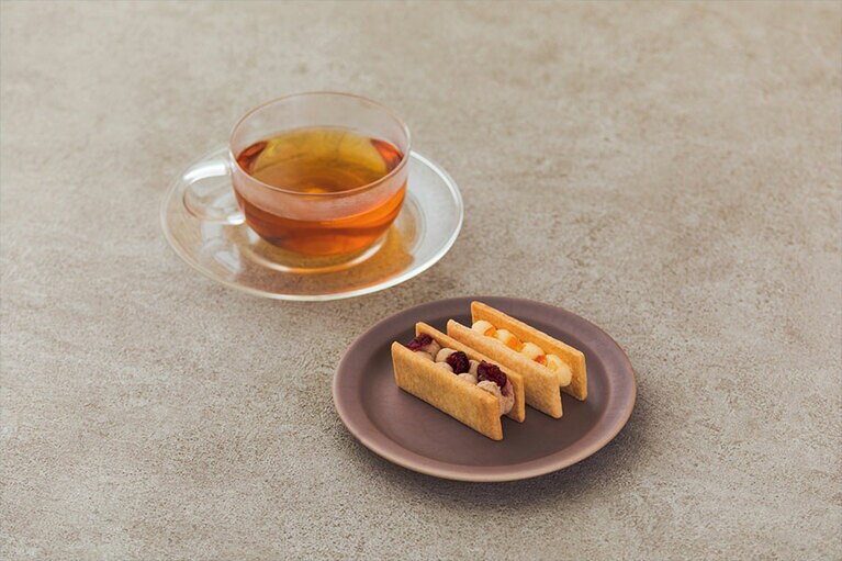 贅沢にリキュールを効かせてお茶の時間に。