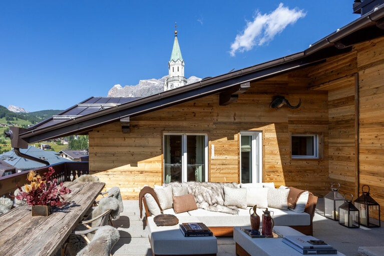 レンツォ・ロッソ氏のお気に入り、“アンコラ・スイート”の広々とした贅沢なテラス。