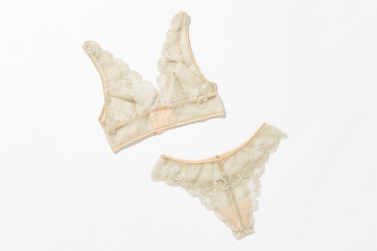 ブラ 12,100円、タンガショーツ 6,600円／ランジェリーク(カドリールインターナショナル)