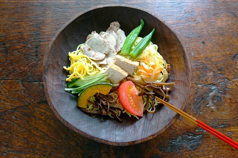 容器から取り出してお皿へ。見た目もきれい。