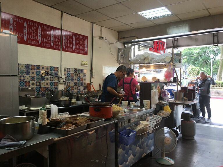 台湾の台所的なオープンキッチン。絵になる風景。