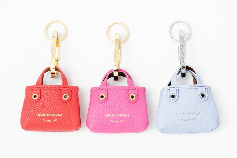 バッグチャーム 各11,000円。