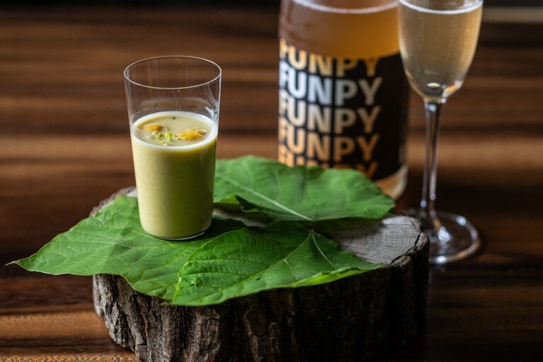 トウモロコシのスープ。中には潰したカボチャのお団子も。