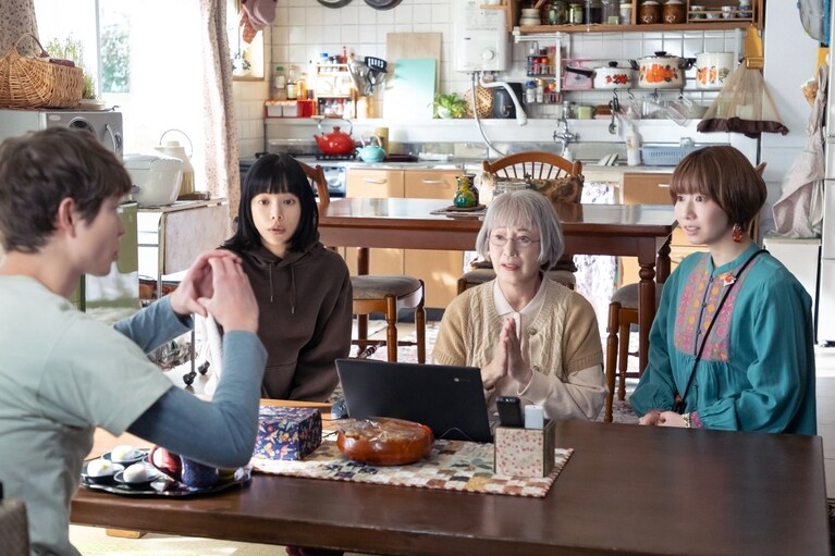 左から司、麦巻さとこ、鈴、土居志央梨演じる高麗（C）NHK