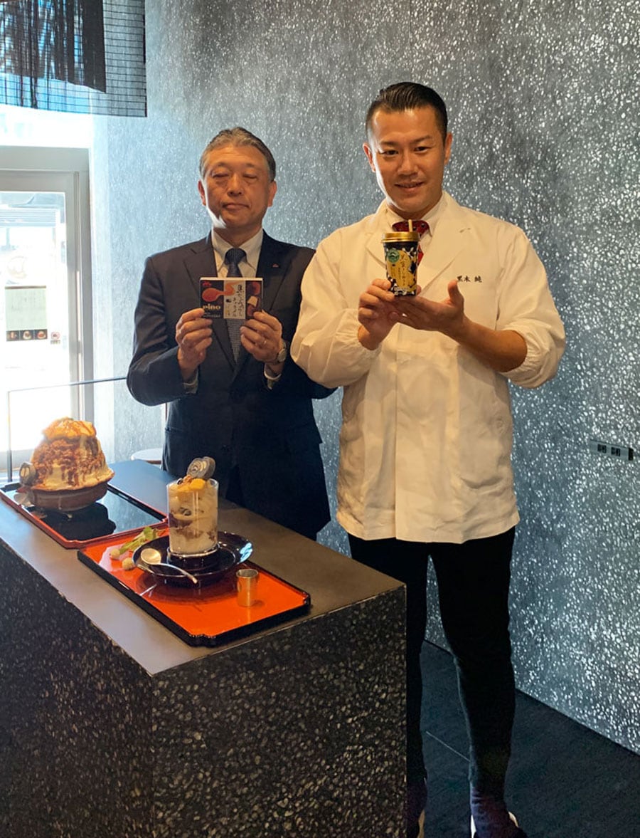右が日本料理「くろぎ」のご主人・黒木純さん、左が森永乳業の執行役員・兵藤仁志さん。