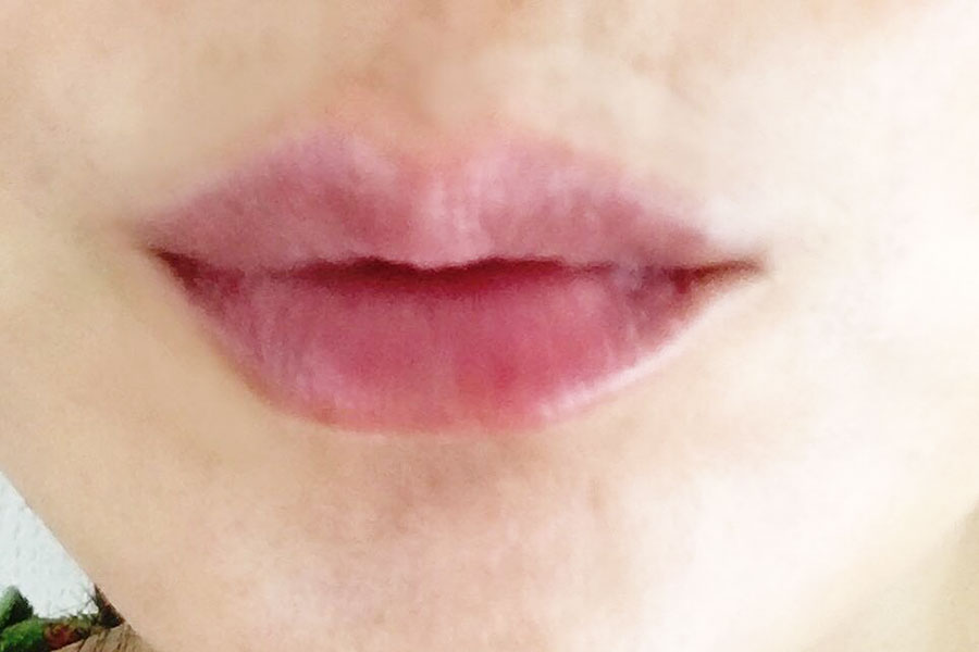 使用後は唇がジューシーに！　気持ち悪くてすみませんが、アップをいくつか撮ってみました。普段の枯れた唇と比べると、実に雲泥の差なんです。