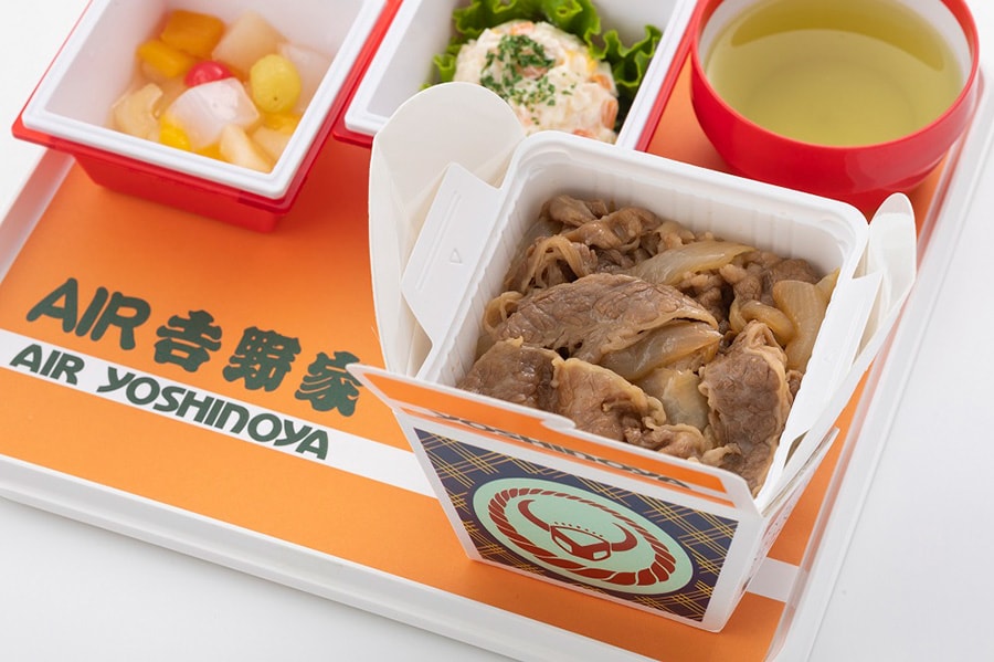 AIRシリーズ第29弾「AIR吉野家」。ご飯と具が別々になっていて、日本語と英語で、具をご飯の上に載せる手順の図解が添えられている。