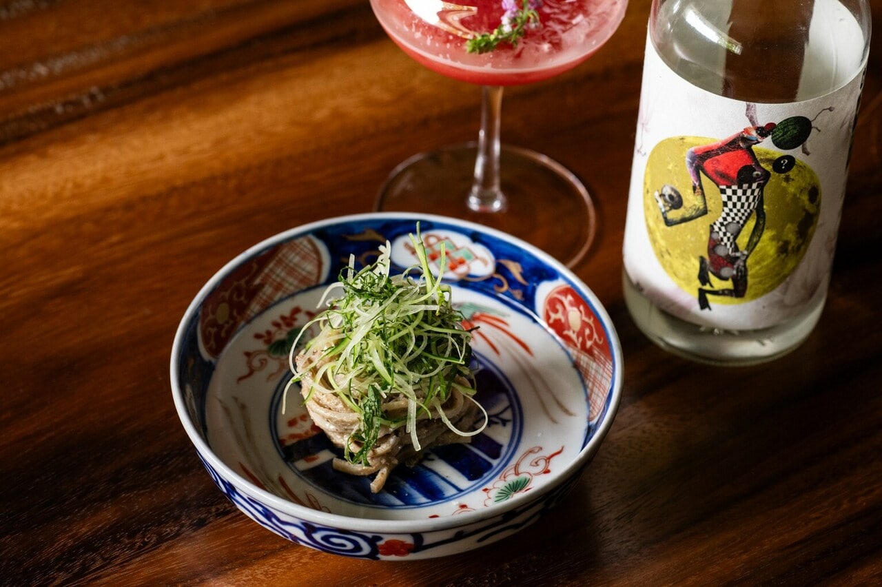 鮎そば。米麺は「人田畑」という新潟の農家集団のものを使用。