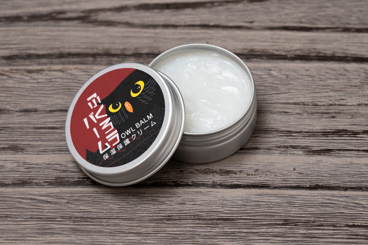 馬油をベースに8種のハーブを配合した「ふくろうバーム」。1,430円。