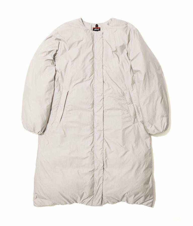 ナンガ “ノーカラーダウンコート（ウィメンズ）”／44,000円。