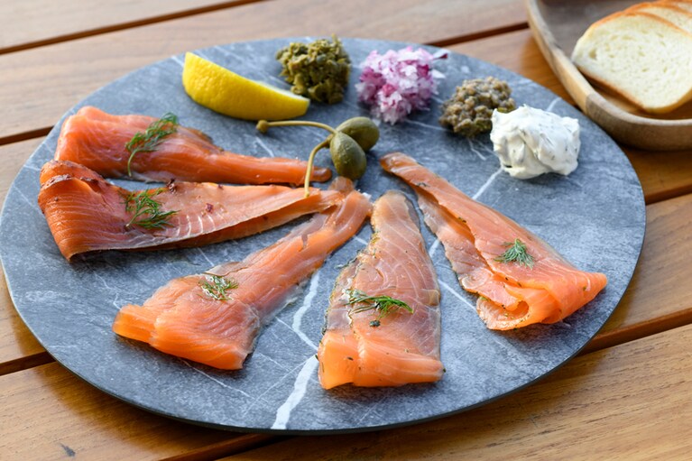 キーズ・サーモン・サンプラー(L) 2,000円。